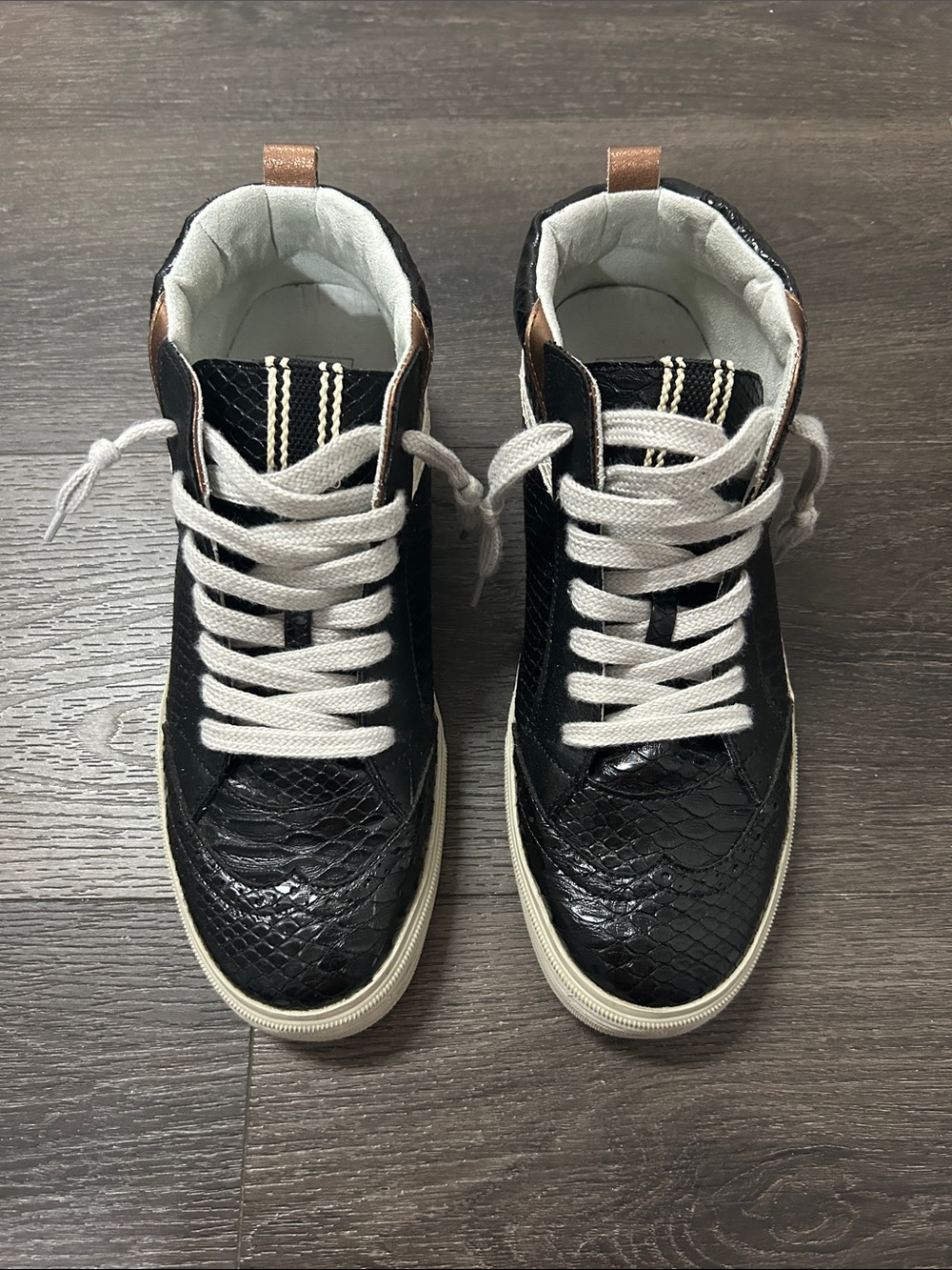 ShuShop Riley Mid Top Sneakers Black with Brown Stars